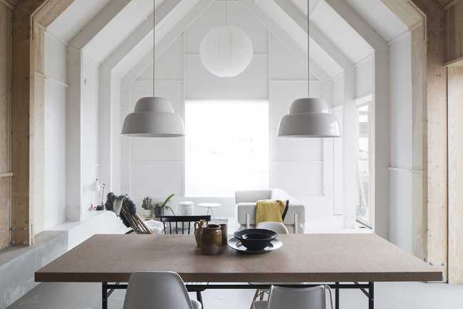 Formal simplicity and strong materiality. Wooden structure and ...