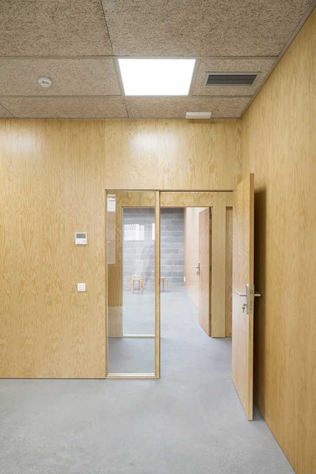 Partition wall in wood