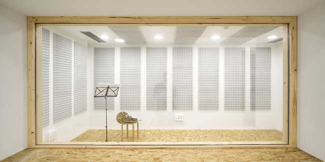 Workshop room covered in wood