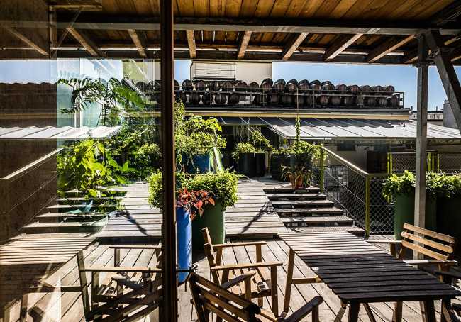 Aceteria con botti in legno