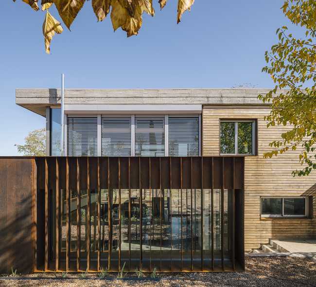 2 Pieces, the prefabricated modular house in wood and corten steel