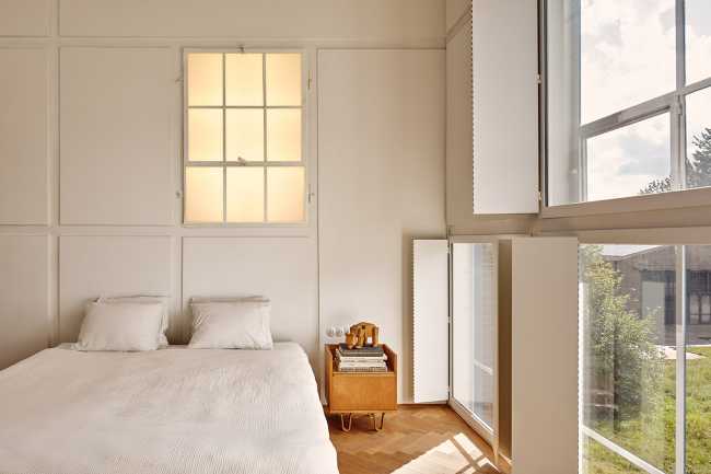 villa in ex-industrial building glazed room