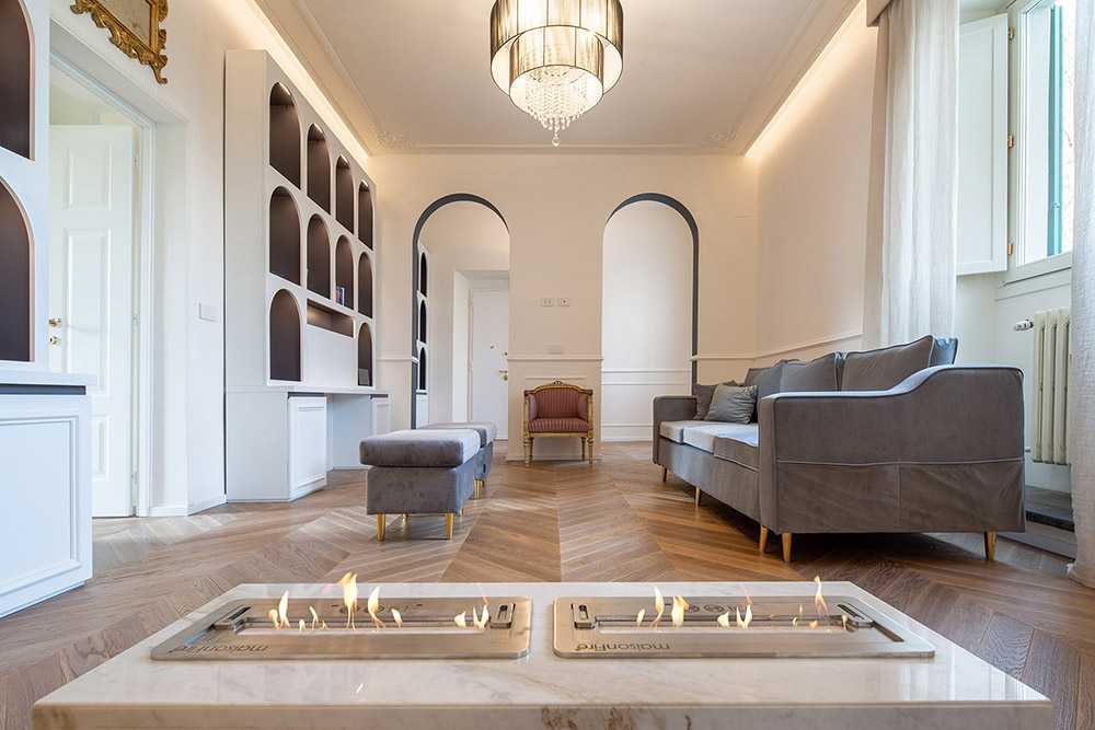 Interior apartamento con arcos