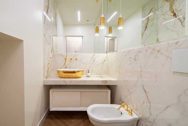 Bathroom with golden taps