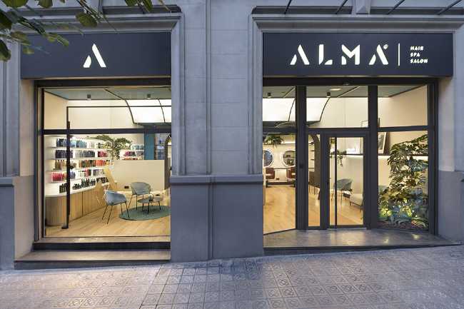 Alma, the interior design for a suggestive, ethereal, and sensual space.