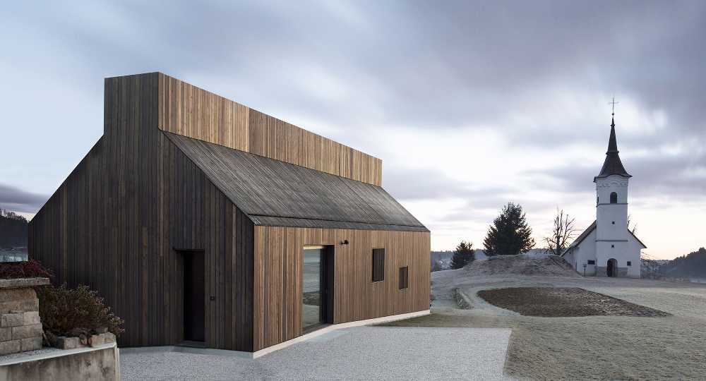 Reimaginando la vida rural: 'Chimney House' en Eslovenia