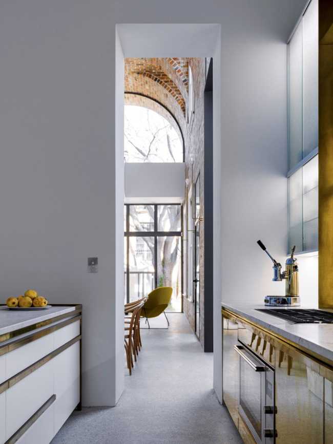 Rénovation d'une maison de ville victorienne de style italien. Raviver le charme historique