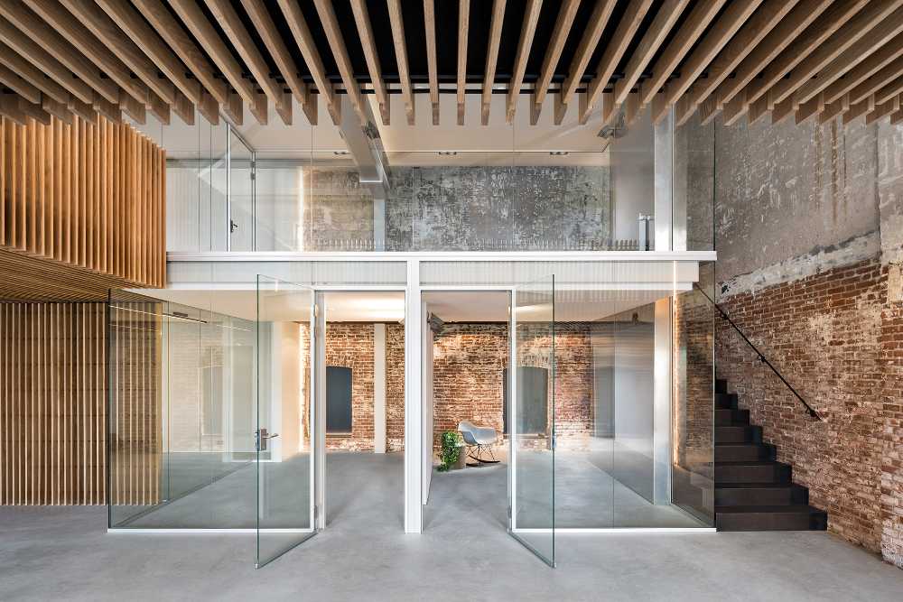 loft uffici soppalco vetro legno muratura mattoni