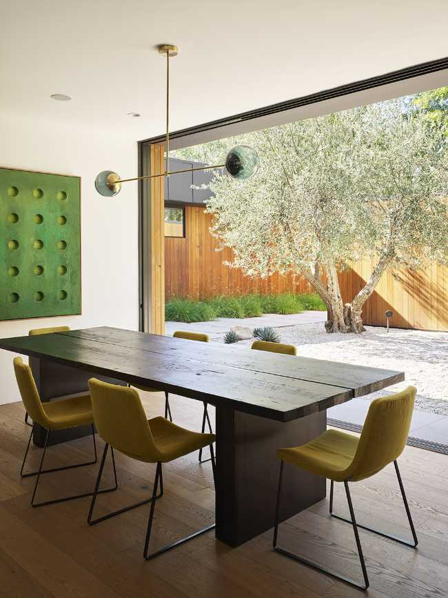 Villa with pool Los Angeles dining room