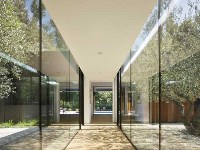 Villa with pool Los Angeles glazed corridor