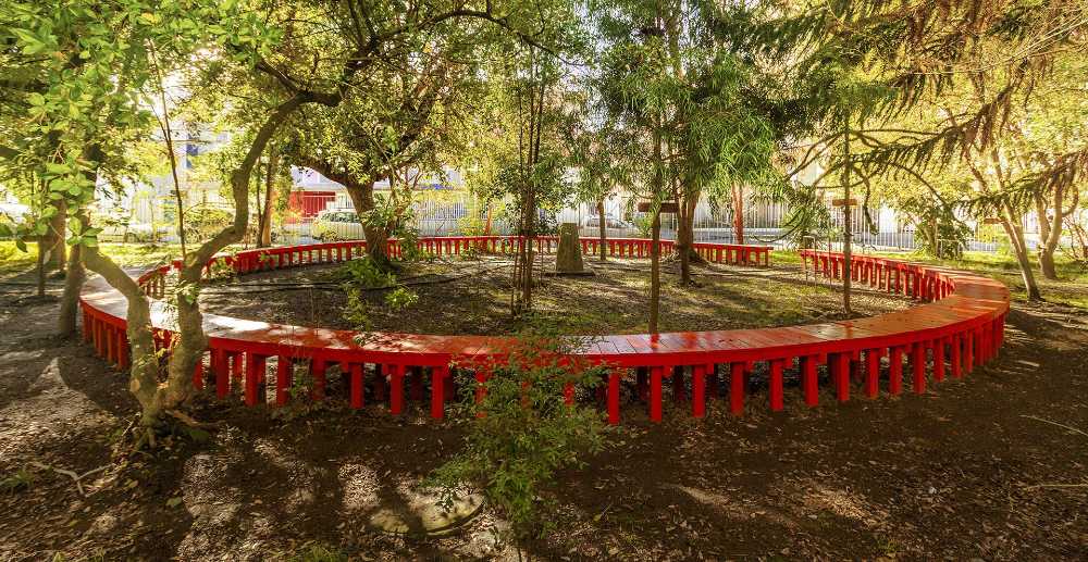 Circular bench continuous red