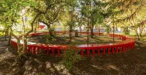 Panchina circolare continua rossa