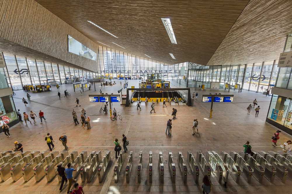 Rotterdam station external square