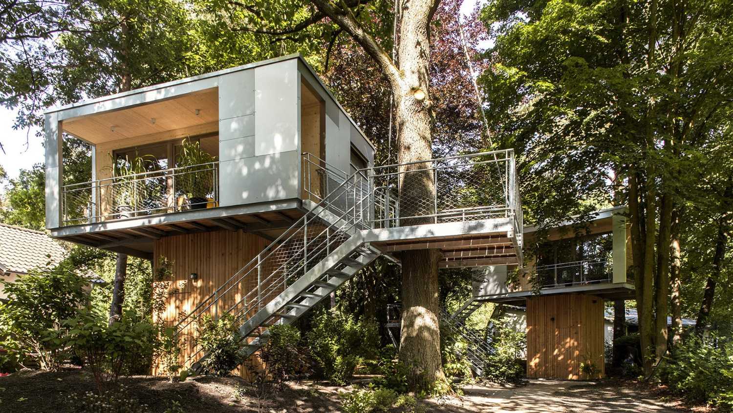 Tree house in wood