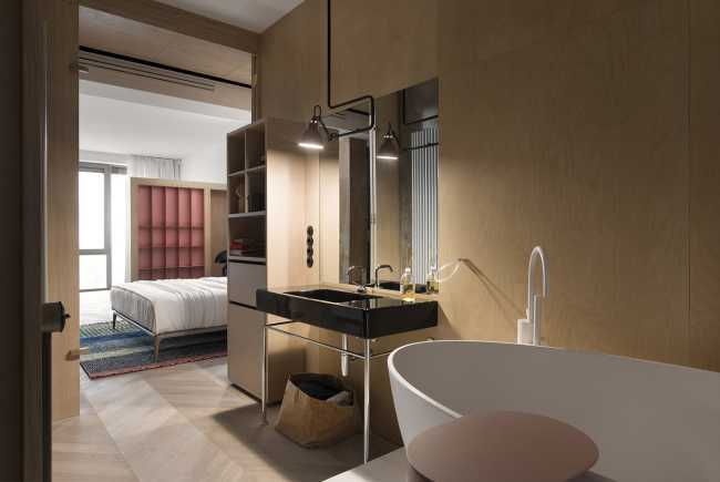 master bedroom bathroom