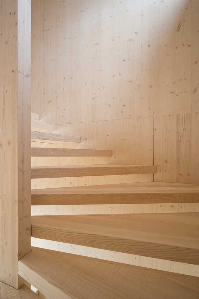 Minimal wooden stair body