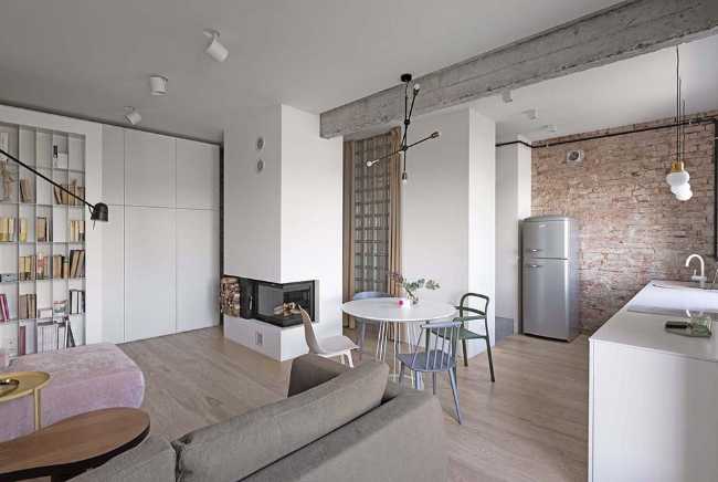 Living room with fireplace in the center