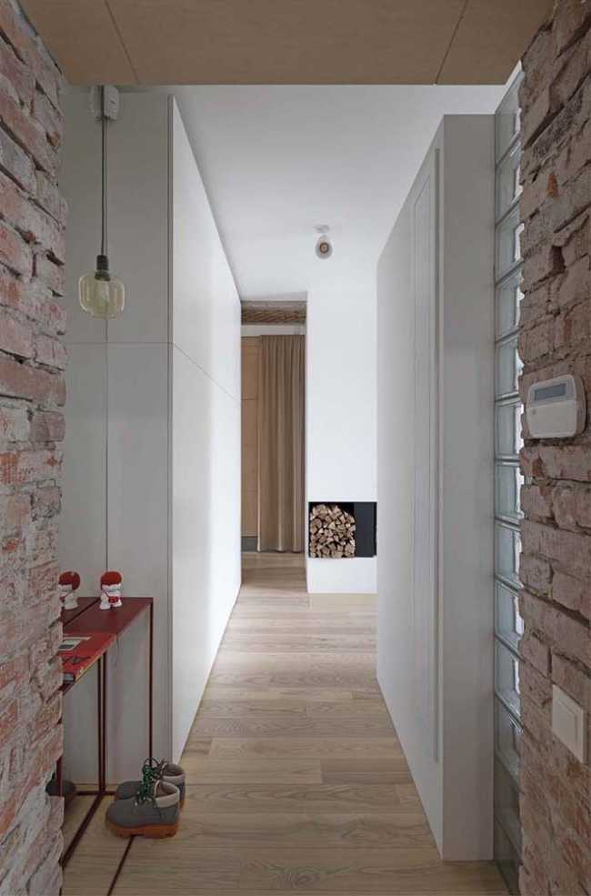Corridor with parquet and brick