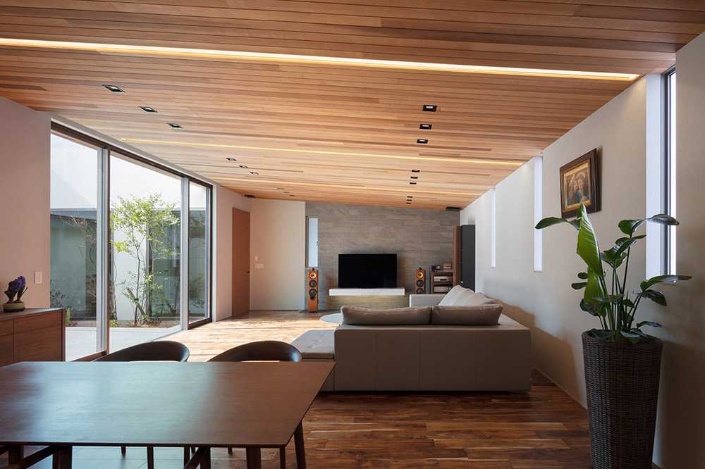 House in red cedar and stone