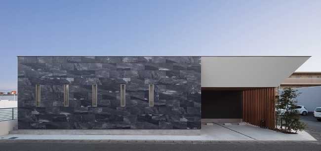 Abitazione con muro esterno in pietra