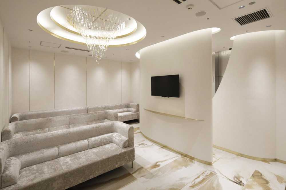 Clinica estetiva a Ginza con rivestimenti Iris Ceramica