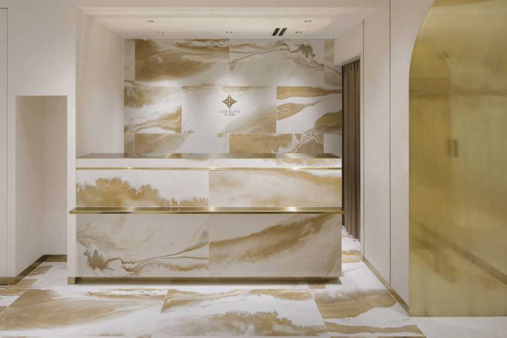 Clinica estetiva a Ginza con rivestimenti Iris Ceramica