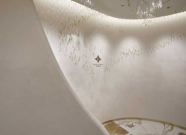 Clinica estetiva a Ginza con rivestimenti Iris Ceramica