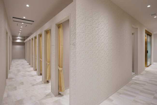 Clinica estetiva a Ginza con rivestimenti Iris Ceramica