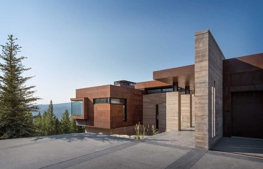 Villa with concrete structure and corten facing entrance