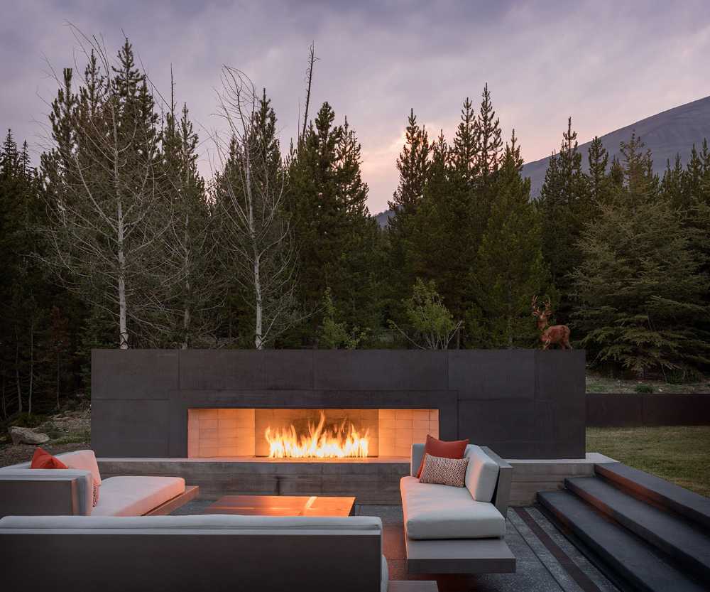 Villa with concrete structure and corten facing entrance