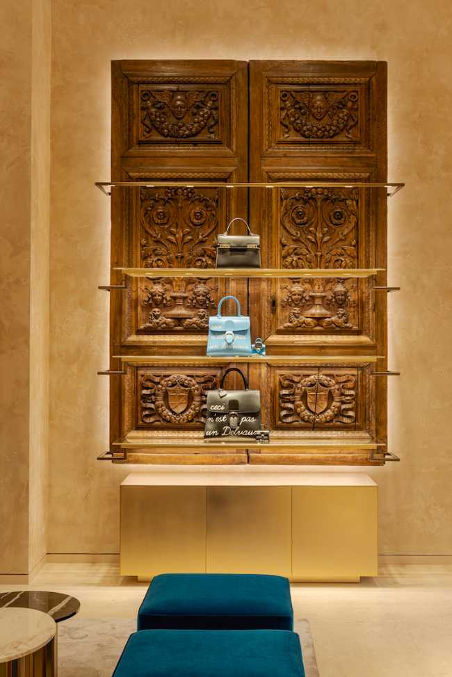 Exhibitors created with old doors Delvaux store Paris