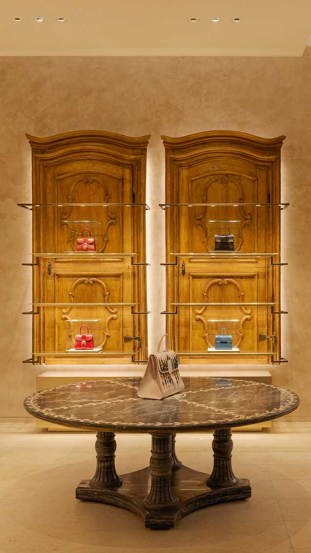 Exhibitors created with old doors Delvaux store Paris