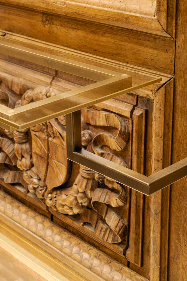 Delavaux bags display detail