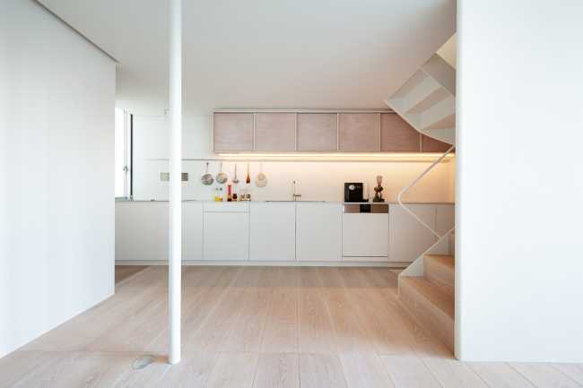 cocina de madera blanca