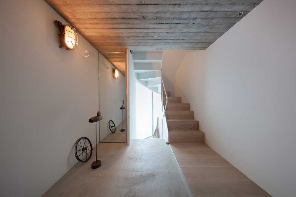 interno abitazione cemento legno