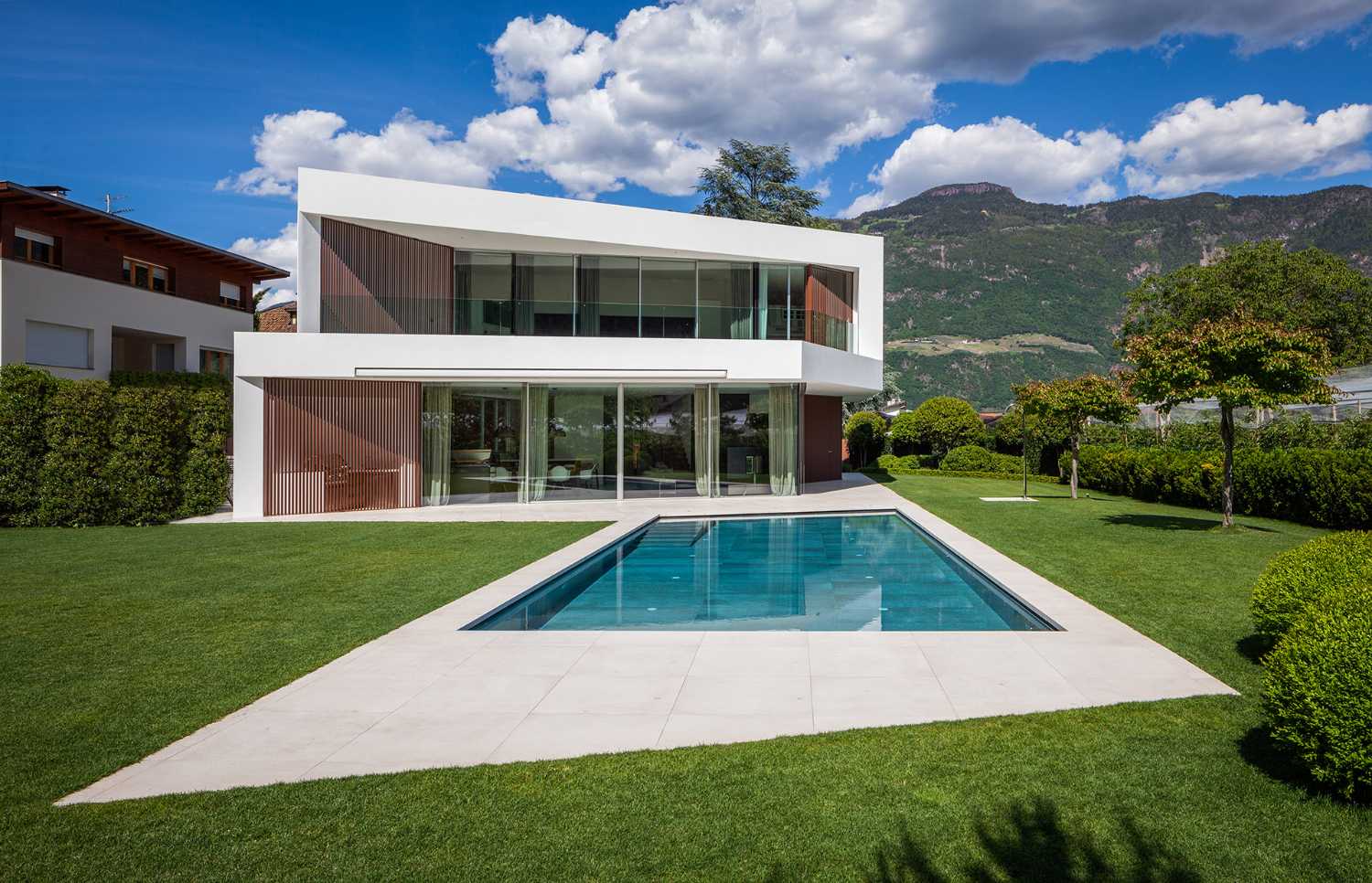 Villa moderna con piscina