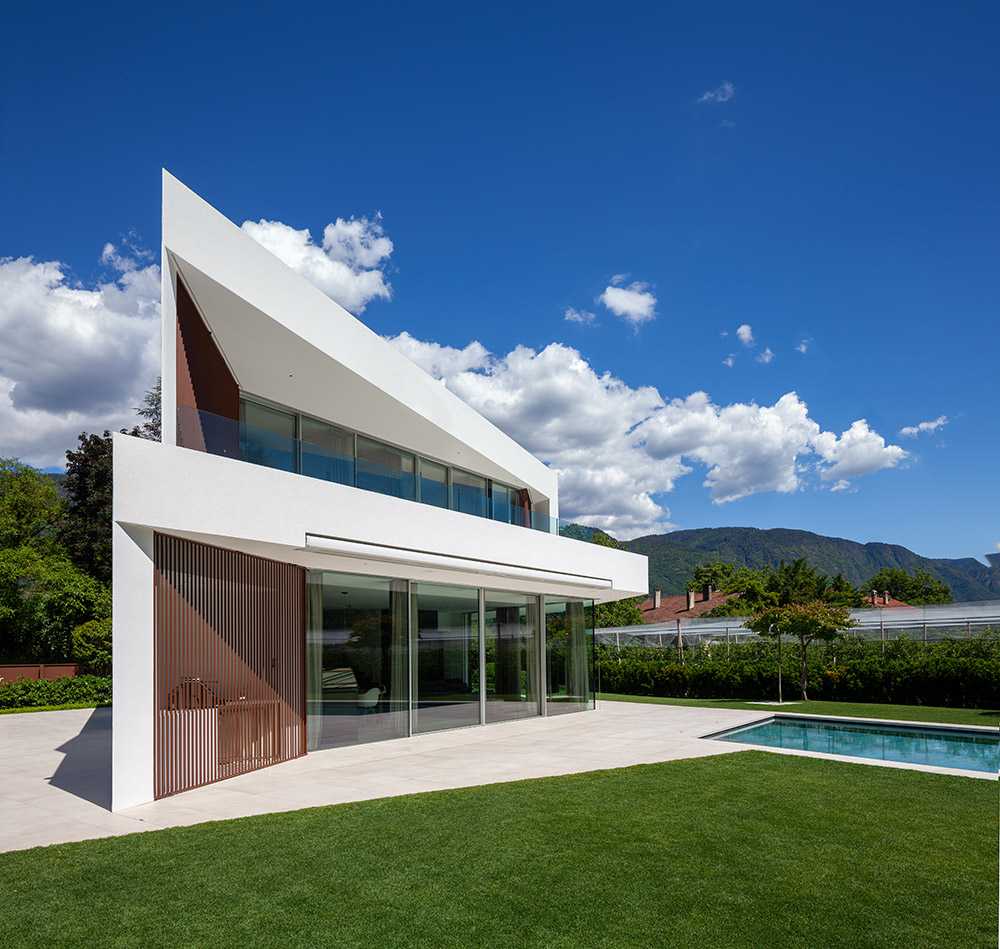 Modern villa with swimming pool