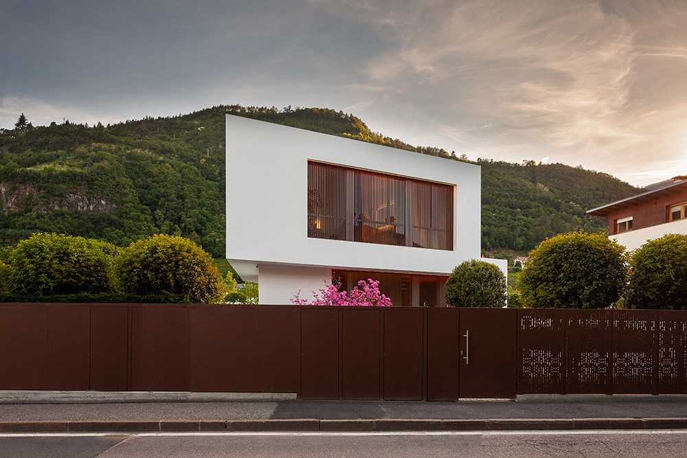 Modern villa with swimming pool