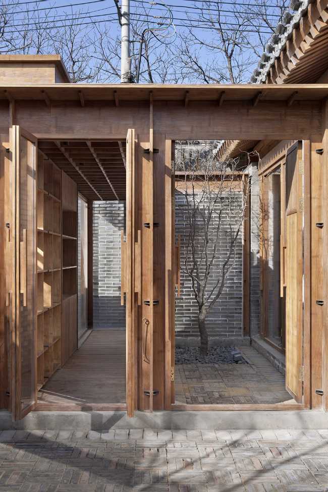 Dettagli corte in legno