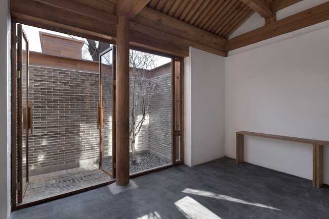 Dettagli corte in legno