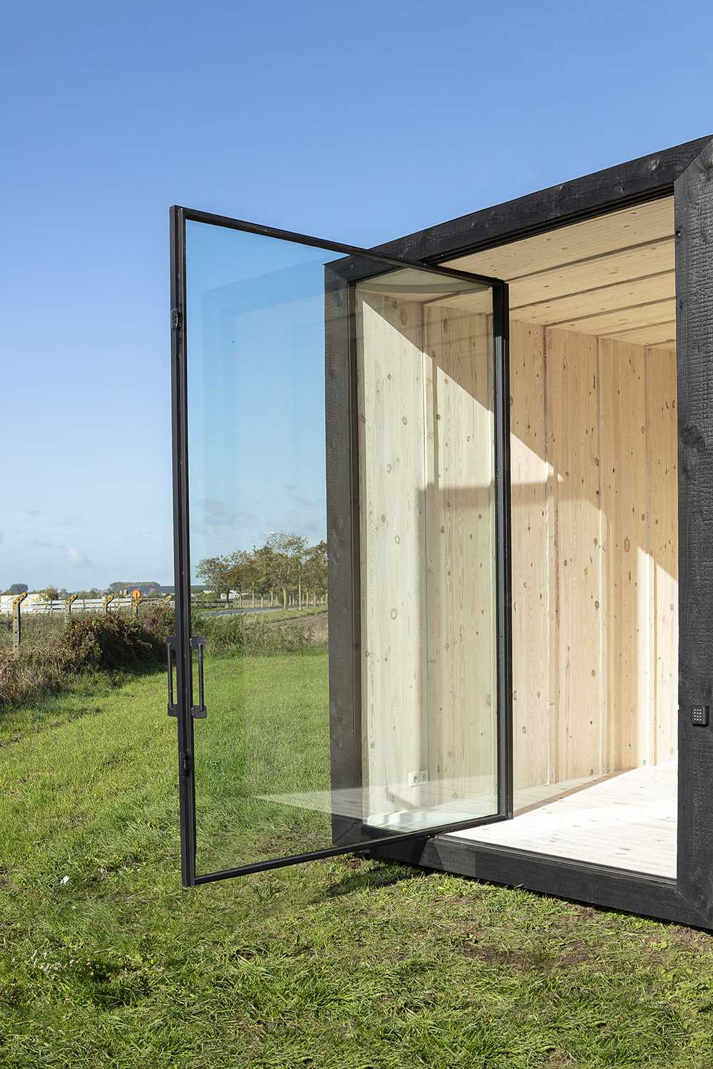 Facciata in vetro modulo abitativo in legno