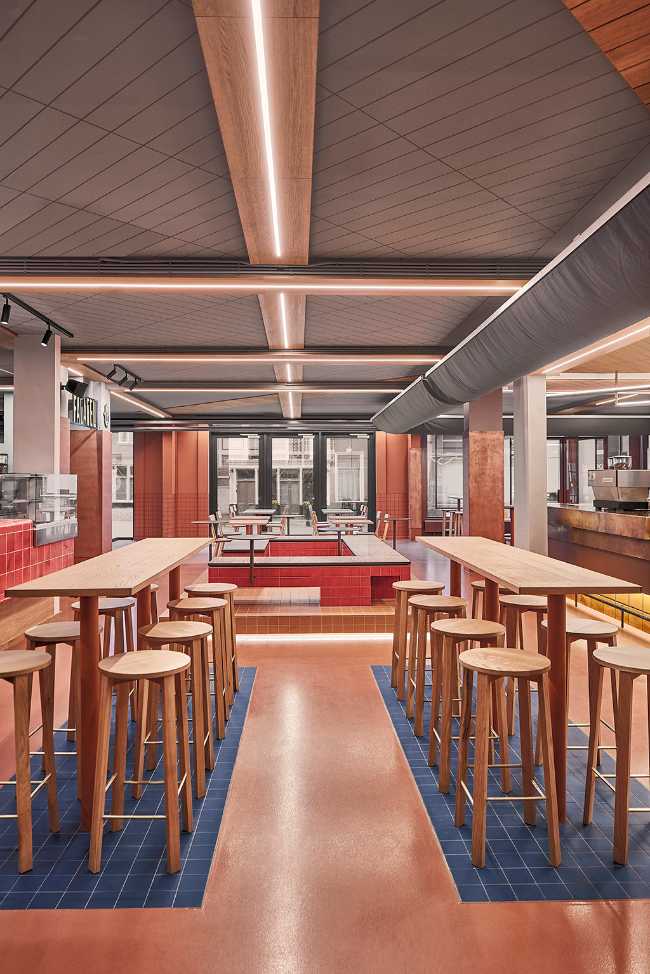 New food court in Holland. Vibrant space to enjoy meetings and local flavors