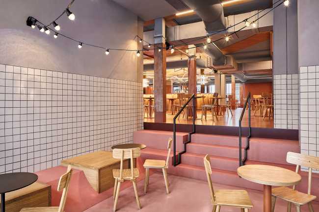 New food court in Holland. Vibrant space to enjoy meetings and local flavors