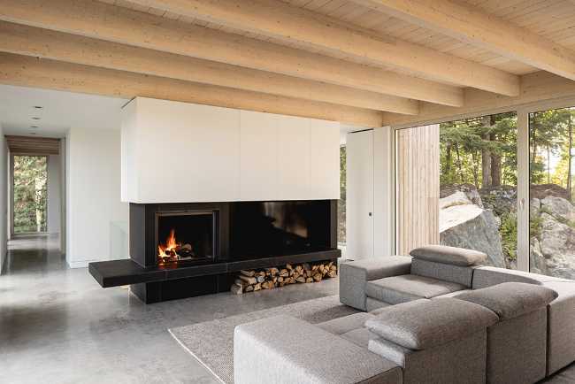 Forest House: walls that do not separate but welcome you into nature