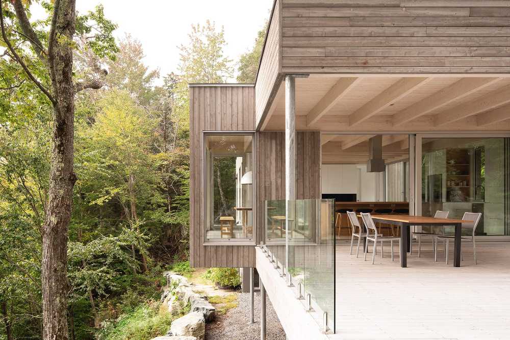 Villa en bois au cœur de la nature. Hommage architectural à la forêt vivante