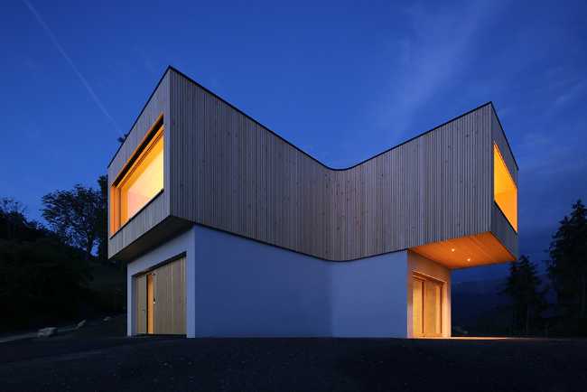 Abitazione in legno con apertura sul panorama