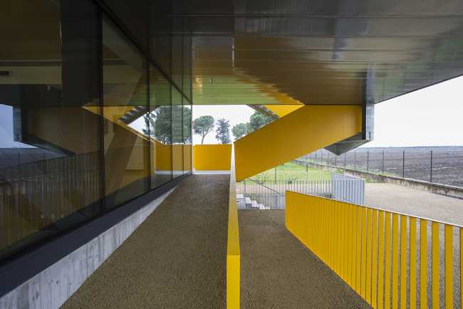 Reconstruction for an elementary school. Polycarbonate facade and colorful interiors