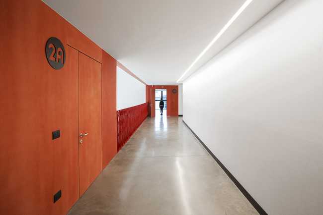 Reconstruction for an elementary school. Polycarbonate facade and colorful interiors