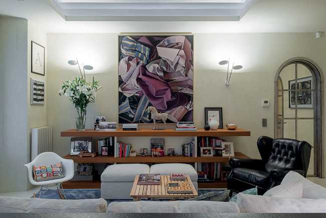 Apartment in Milan. The interior combines historical quotes and ...