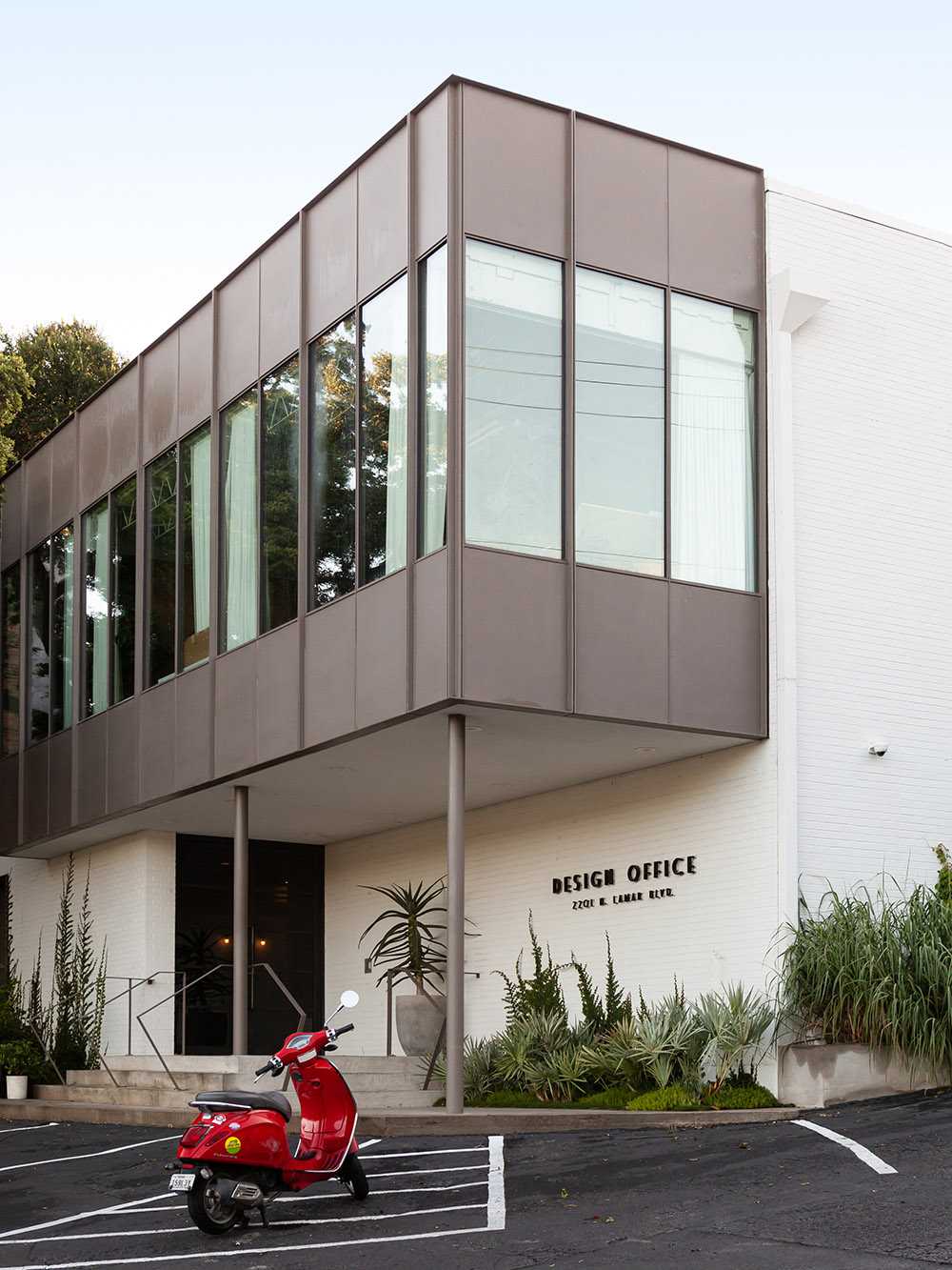 Bureau de design au Texas. Espaces d'exposition et espaces ouverts